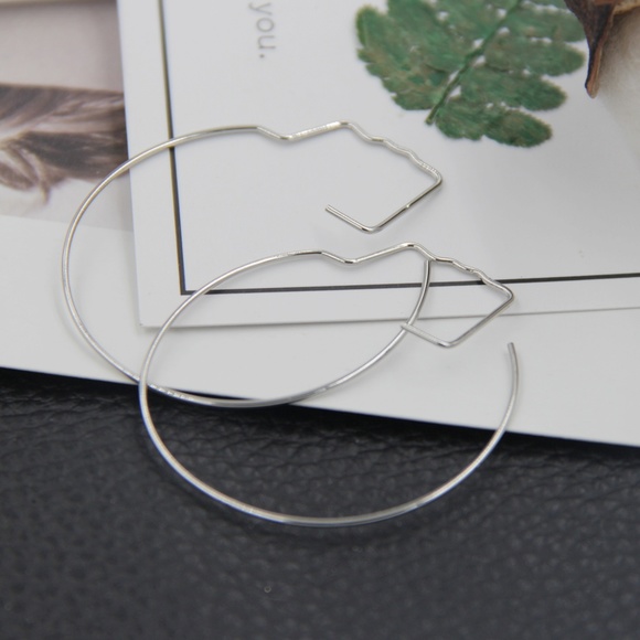 Minimalist Face Portrait Hoop Earrings - Picture 5 of 5